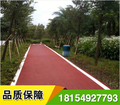 新疆雷辰恒星承接停車(chē)位劃線、道路熱熔劃線、市政道路劃線.